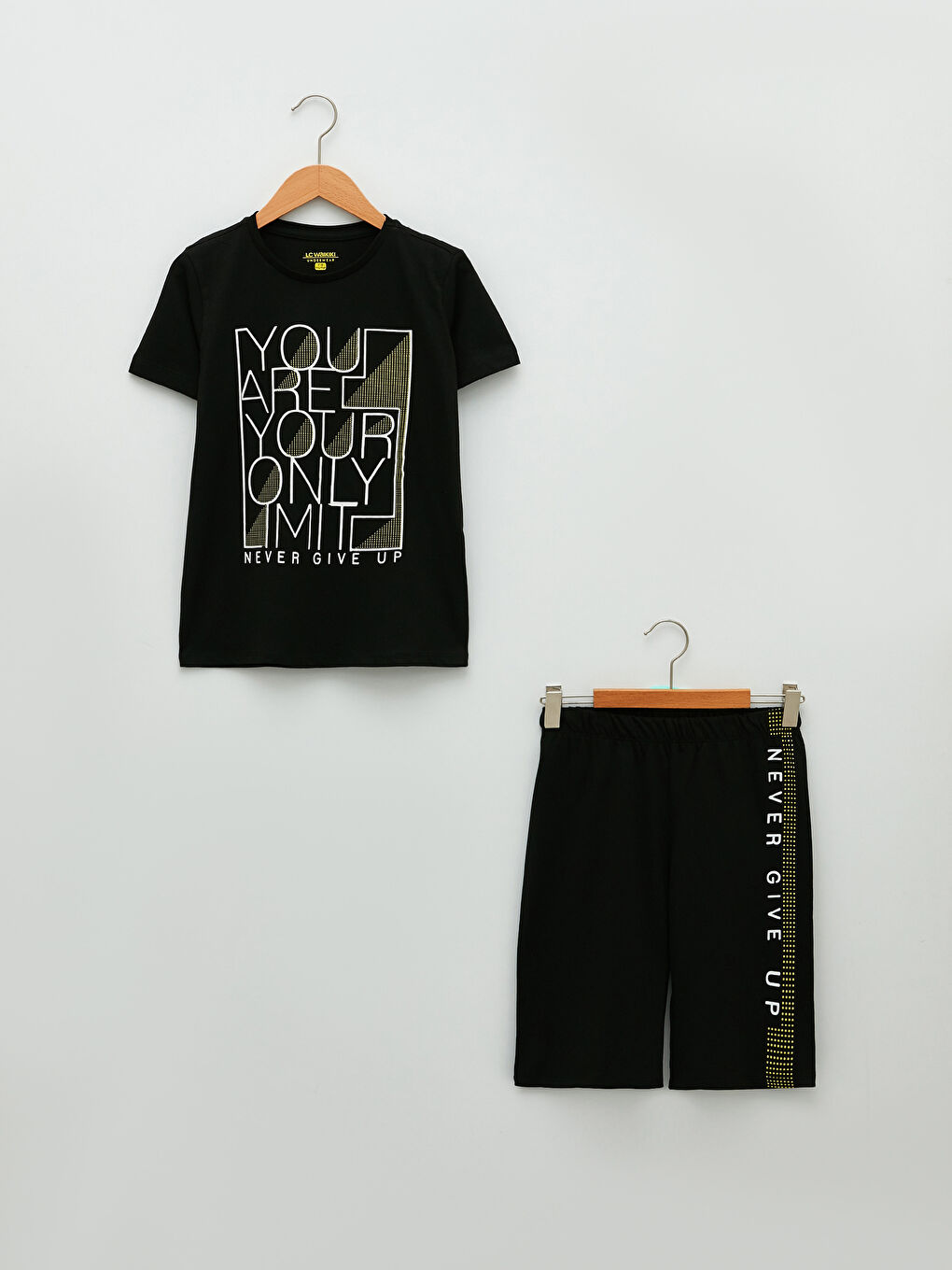 Siyah Bisiklet Yaka Baskılı Kısa Kollu Erkek Çocuk Şortlu Pijama Takımı