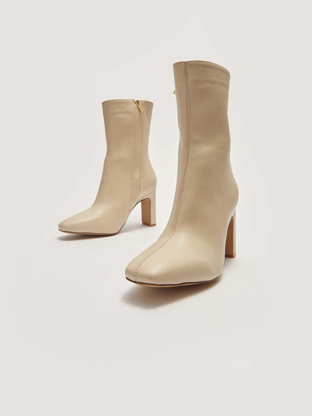 Bej Deri Görünümlü Fermuarlı Kadın Topuklu Bot-2