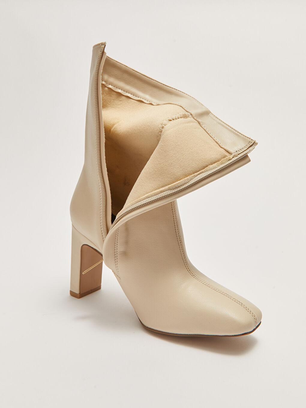 Bej Deri Görünümlü Fermuarlı Kadın Topuklu Bot-5