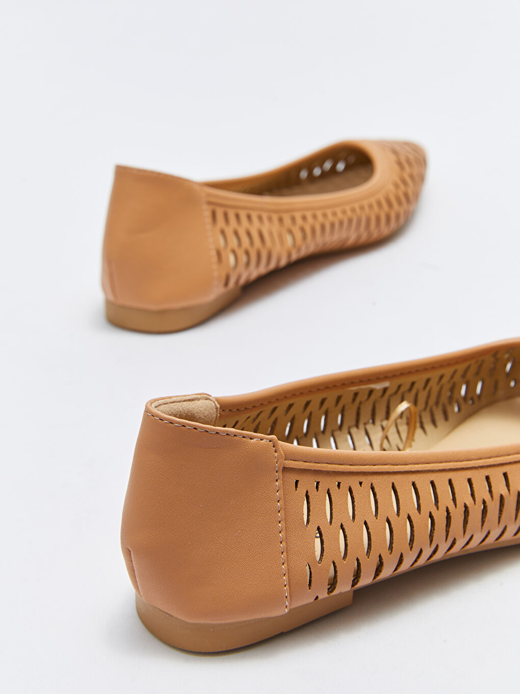 LCW STEPS Leather Look Hole Detailed Pointed Toe Women's Flats -S27339Z8-CR8