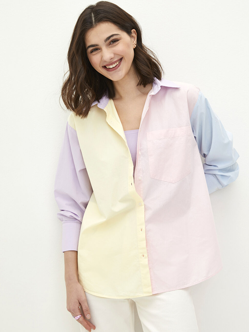 Chemise pour Femmes en Popeline à Rayures avec Fermeture à Boutons sur le Devant et Manches Longues-1