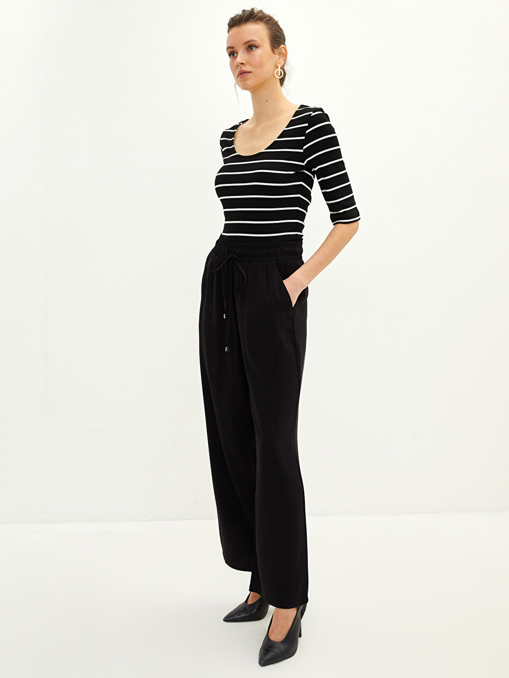 LCWAIKIKI Basic Elastic Waist Comfortable Fit Pocket Detailed Viscose Women's Trousers -S27489Z8-CVL
