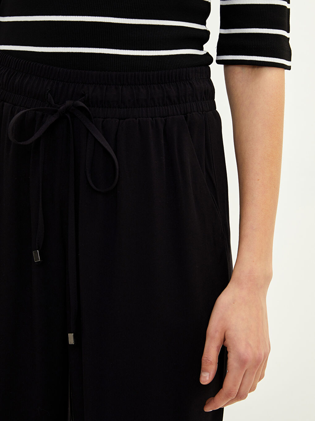 LCWAIKIKI Basic Elastic Waist Comfortable Fit Pocket Detailed Viscose Women's Trousers -S27489Z8-CVL