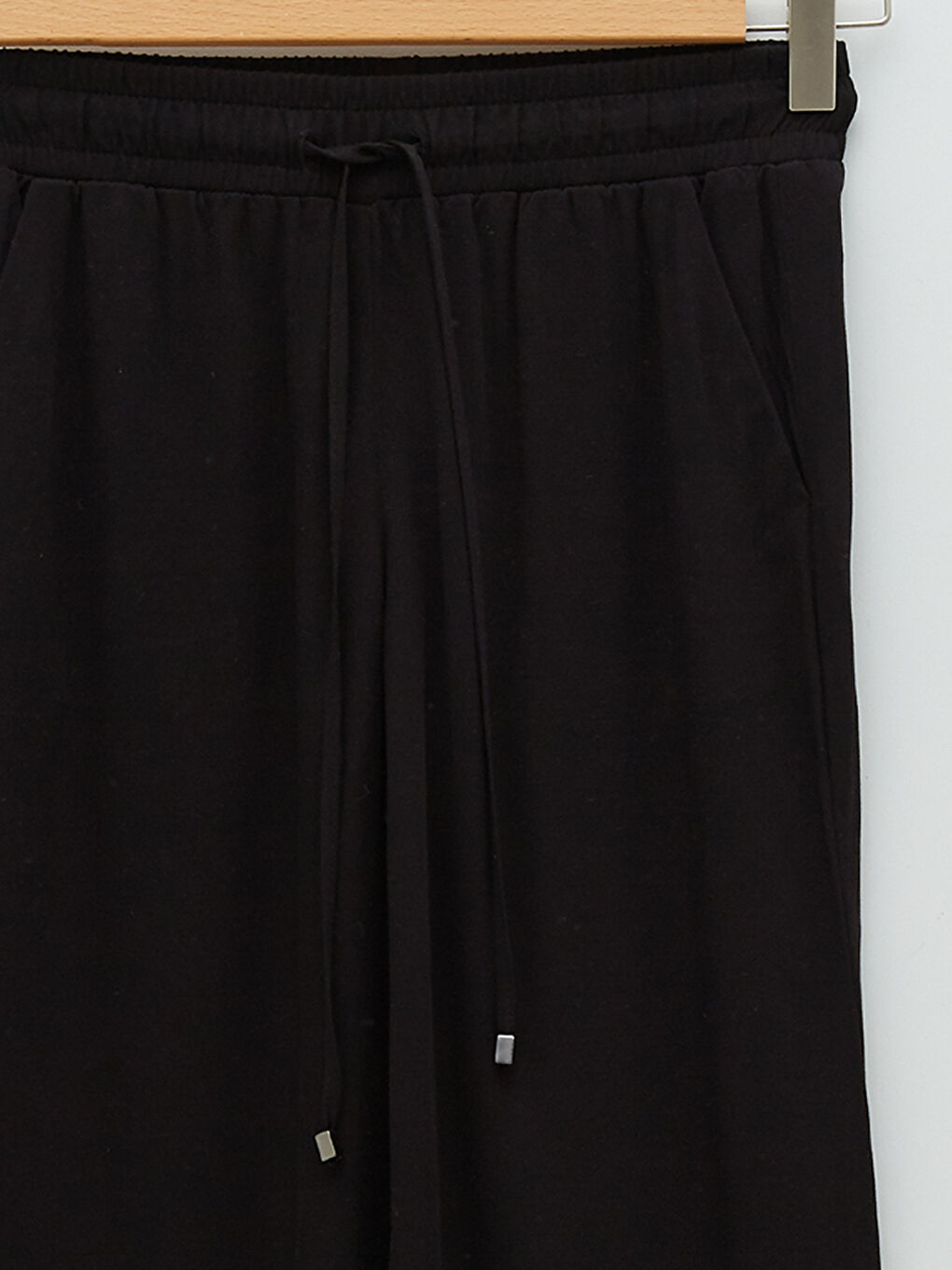 LCWAIKIKI Basic Elastic Waist Comfortable Fit Pocket Detailed Viscose Women's Trousers -S27489Z8-CVL