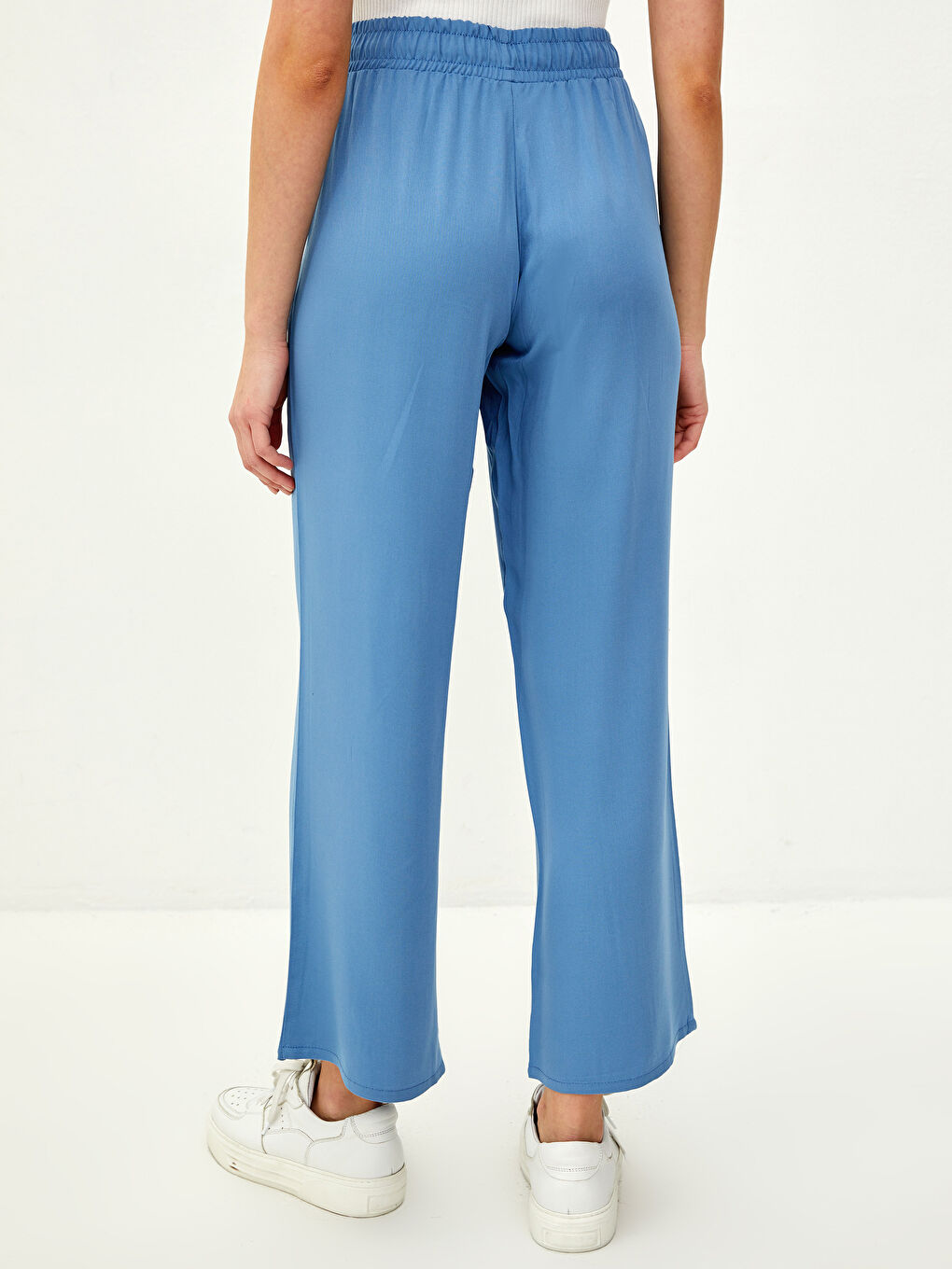 Mavi Beli Lastikli Rahat Kalıp Cep Detaylı Viskon Kadın Pantolon-4