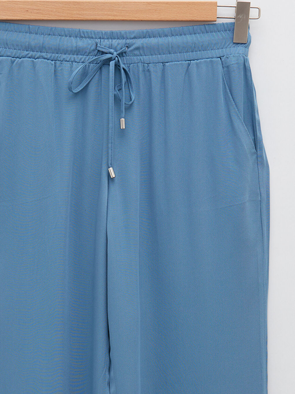 Mavi Beli Lastikli Rahat Kalıp Cep Detaylı Viskon Kadın Pantolon-7