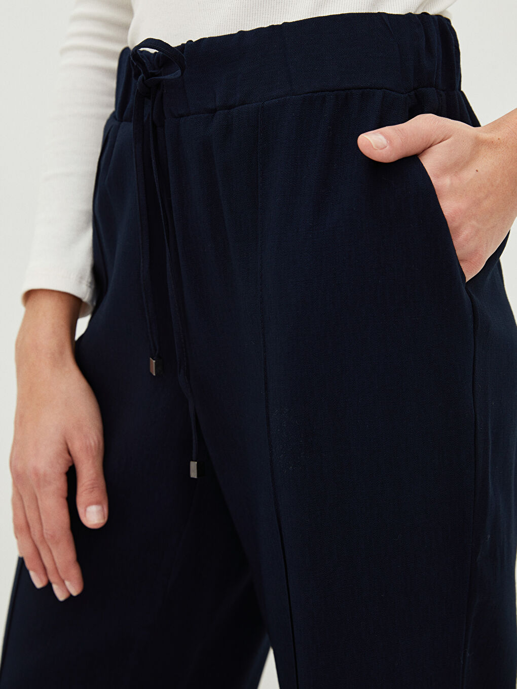 Lacivert Beli Lastikli Rahat Kalıp Cep Detaylı Kadın Pantolon-3