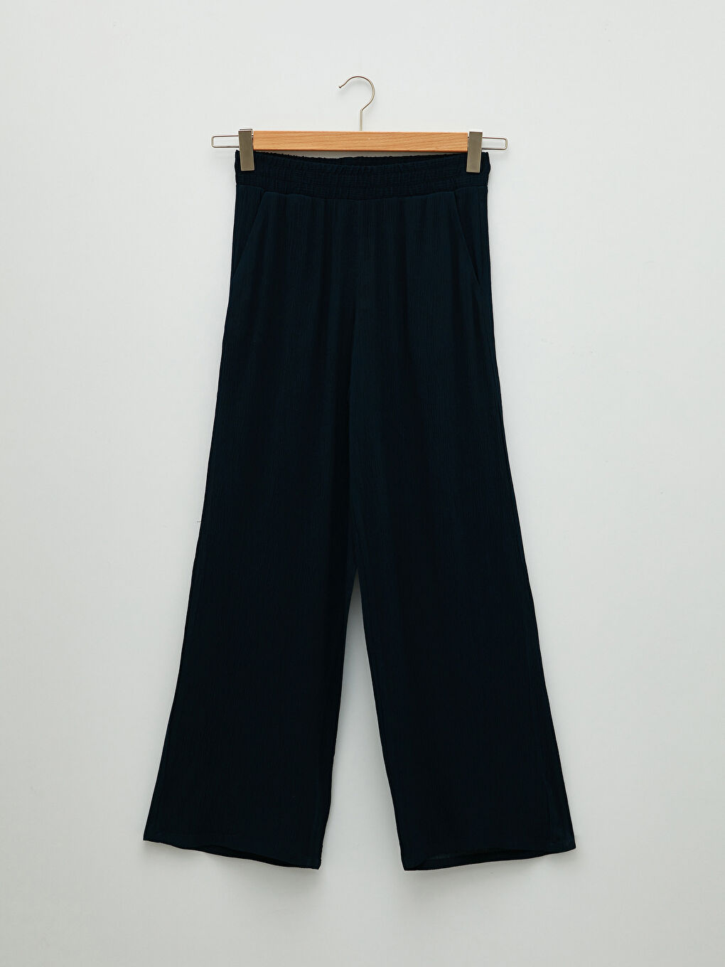 LCWAIKIKI Basic Pantalone od viskoze za žene sa elastičnim strukom, ravnim krojem i džepovima -S27491Z8-E1J