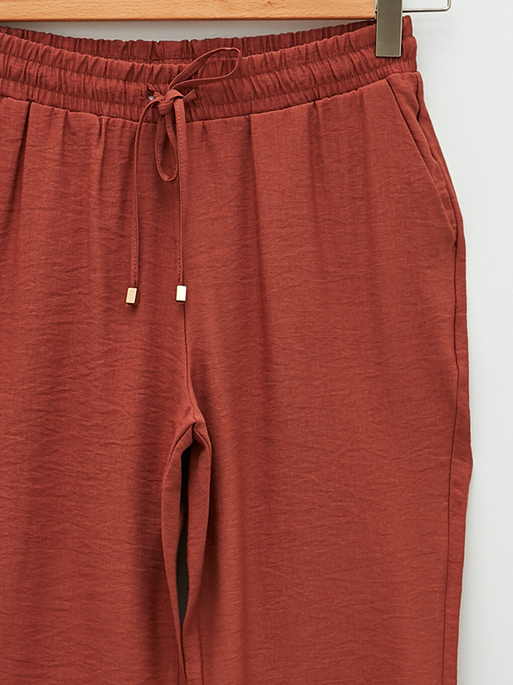 بنطلون للسيدات بخصر مرن ومريح بقصة مستقيمة وجيوب تفصيلية-6