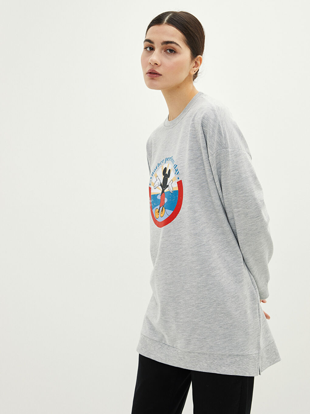 Crew Neck Mickey Mouse Printed Long Sleeve Ovesize Women's Sweatshirt Tunic-1