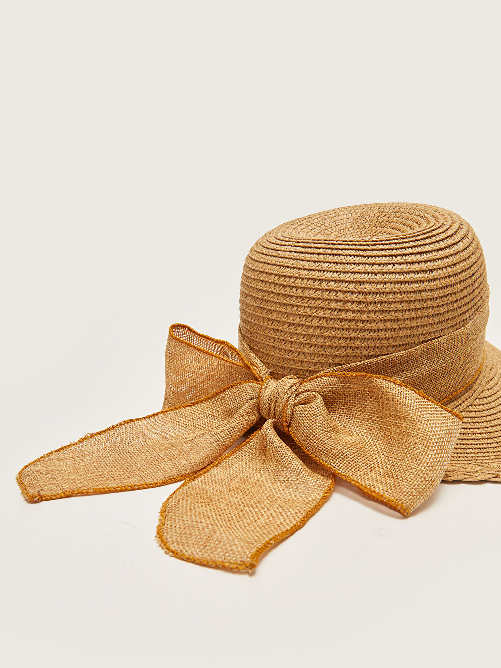 Pălărie cu vizieră de paie detaliată cu panglică pentru femei-4