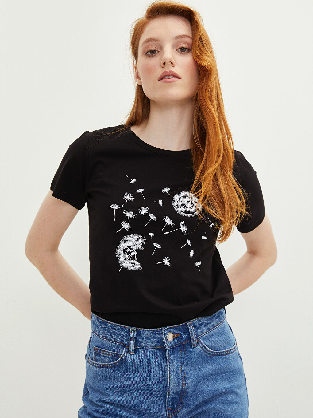 Siyah Bisiklet Yaka Baskılı Kısa Kollu Pamuklu Kadın Tişört-1