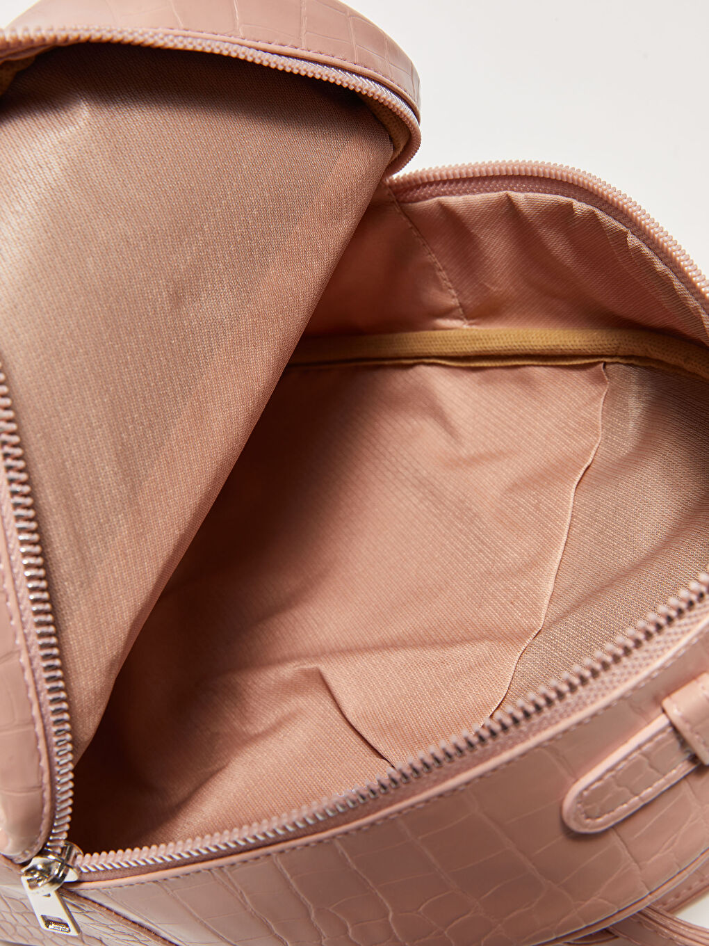 Pembe Deri Görünümlü Kendinden Desenli Kadın Sırt Çantası-5
