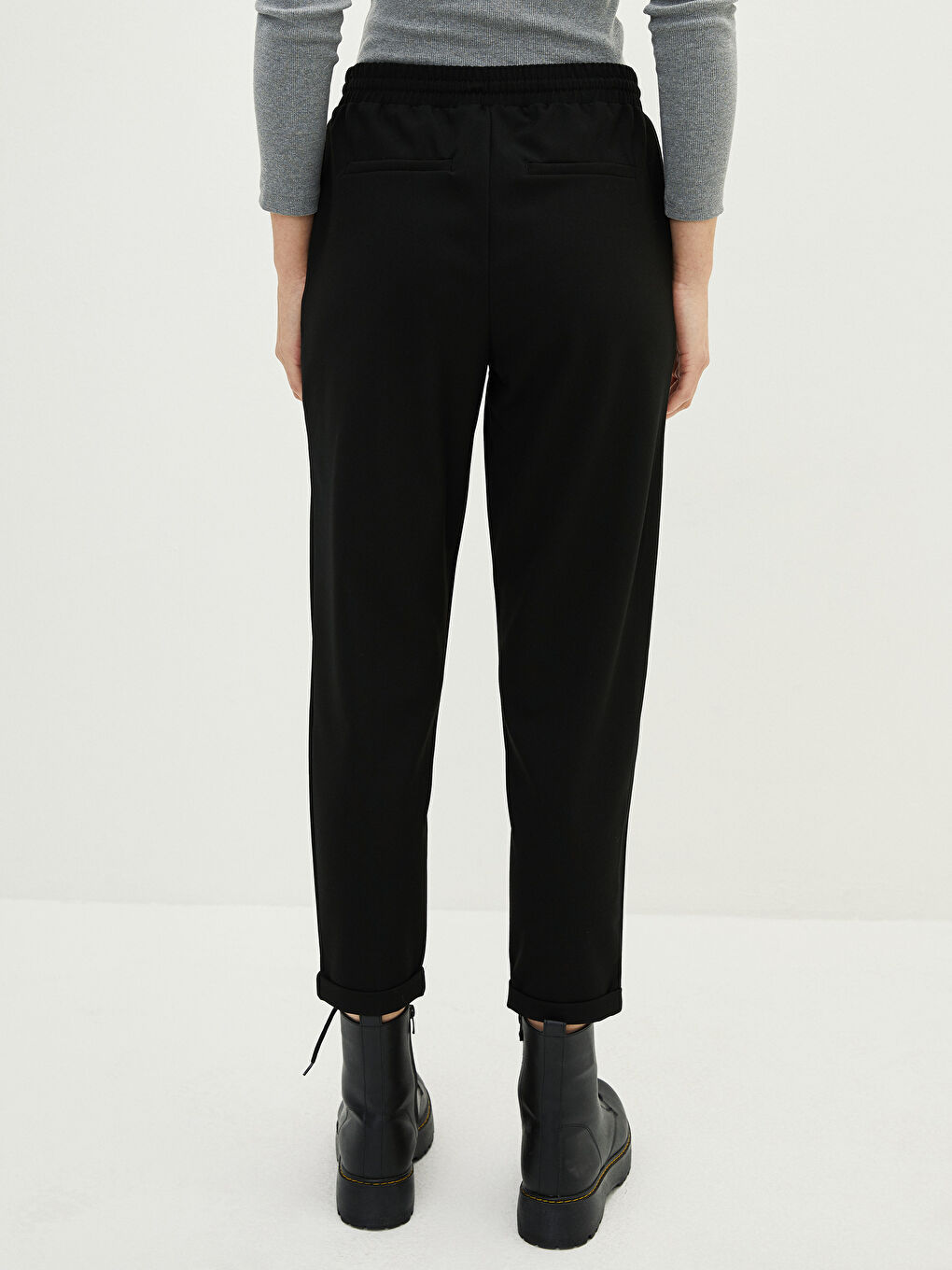 Панталон за жени с еластична талия и детайл с връзка-3