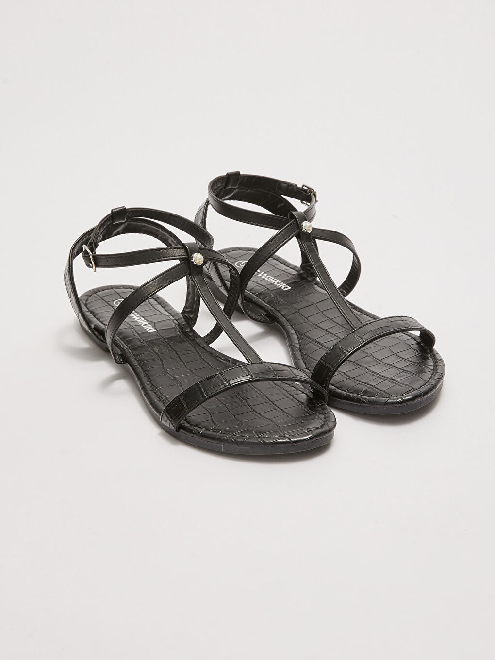 әйелдерге арналған белдік бөлшектері бар сандалдар