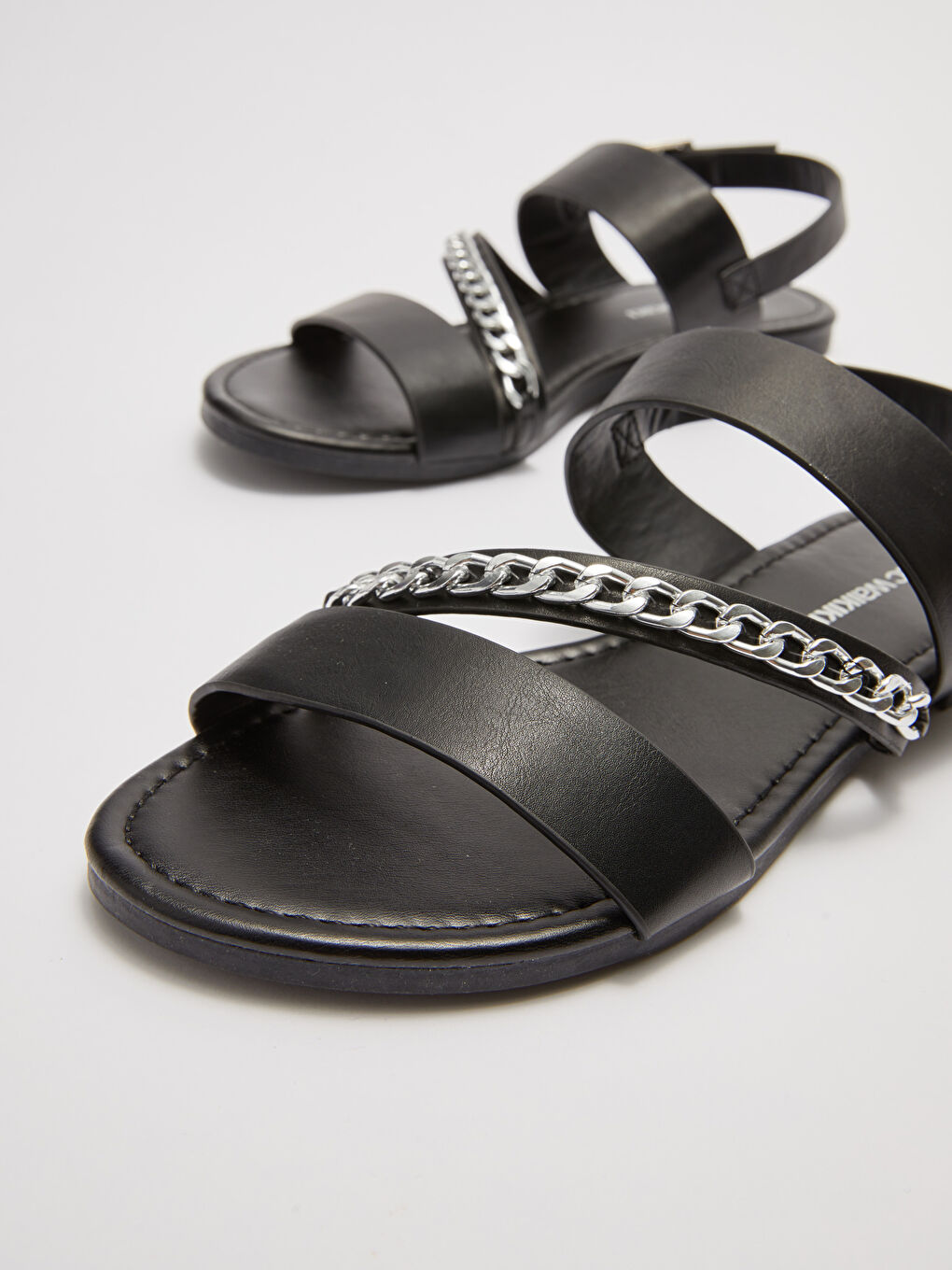 LCW STEPS Sandales pour Femmes en Similicuir avec Détail Chaîne -S27602Z8-HUC