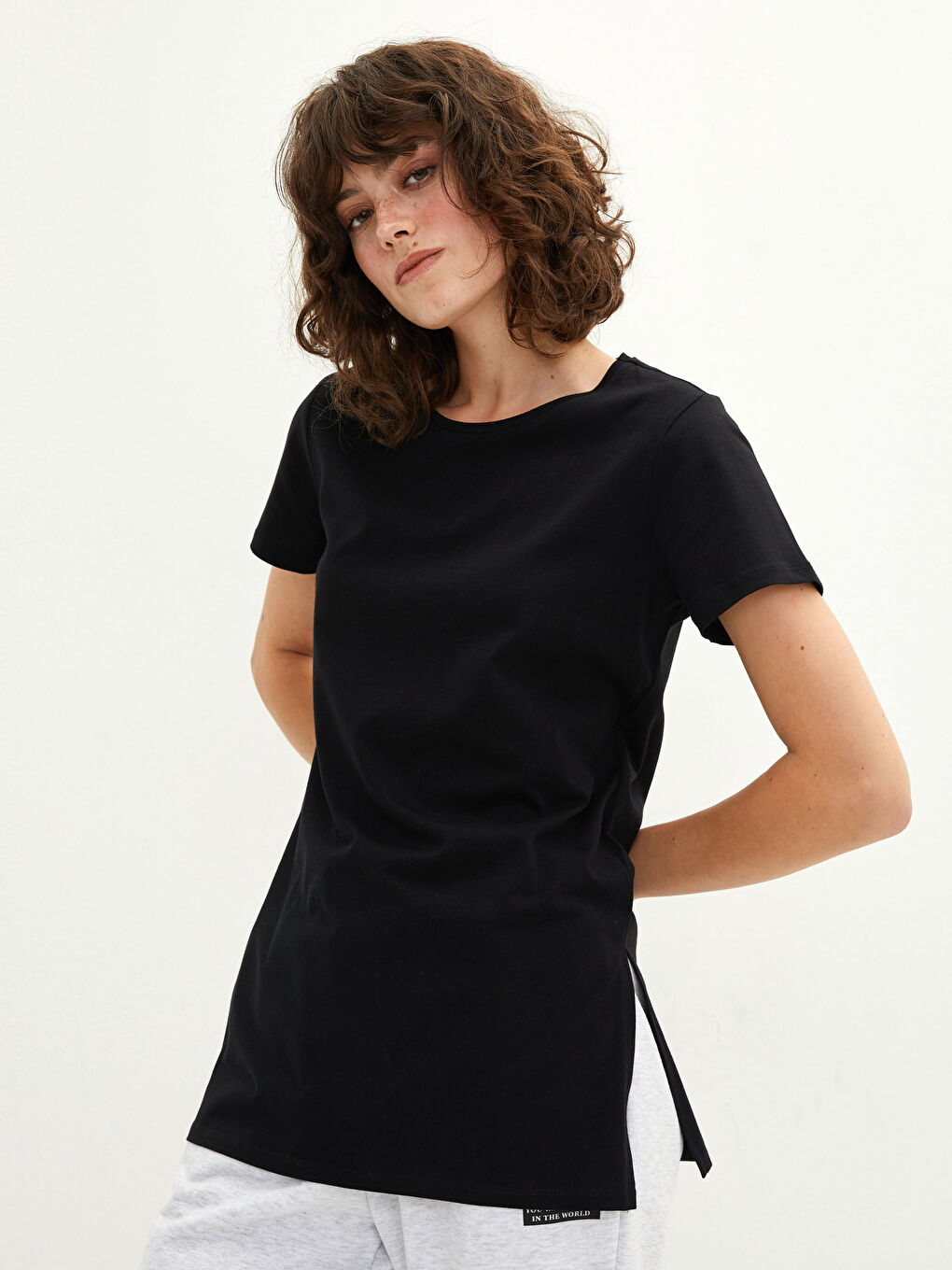 Siyah Bisiklet Yaka Düz Kısa Kollu Kadın Tişört