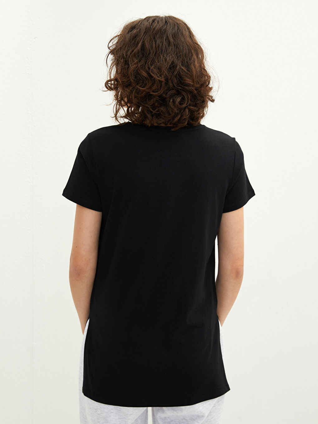 Siyah Bisiklet Yaka Düz Kısa Kollu Kadın Tişört-4