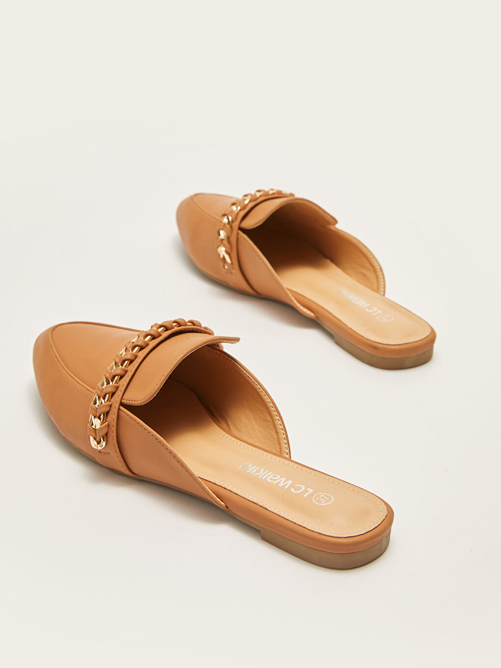 Kahverengi Deri Görünümlü Zİncir Şeritli Kadın Terlik-4