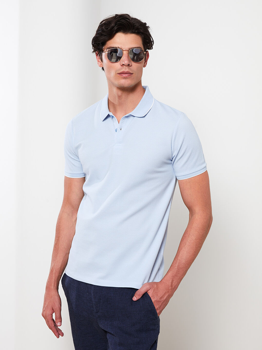 Ерлерге арналған поло жағалы қысқа жең өрнексіз футболка