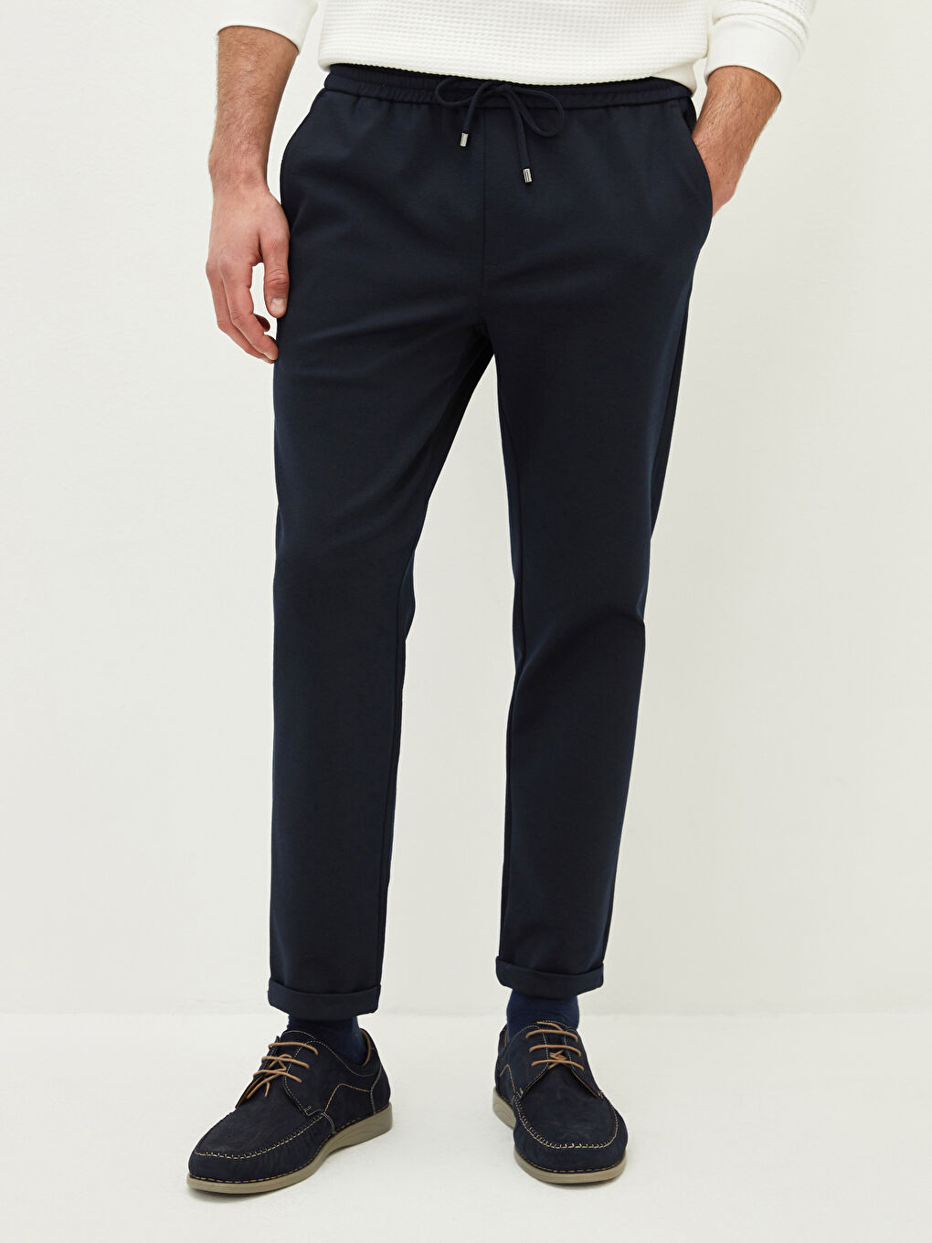 بنطلون رفيع للرجال بتفاصيل رباط على الوسط-3