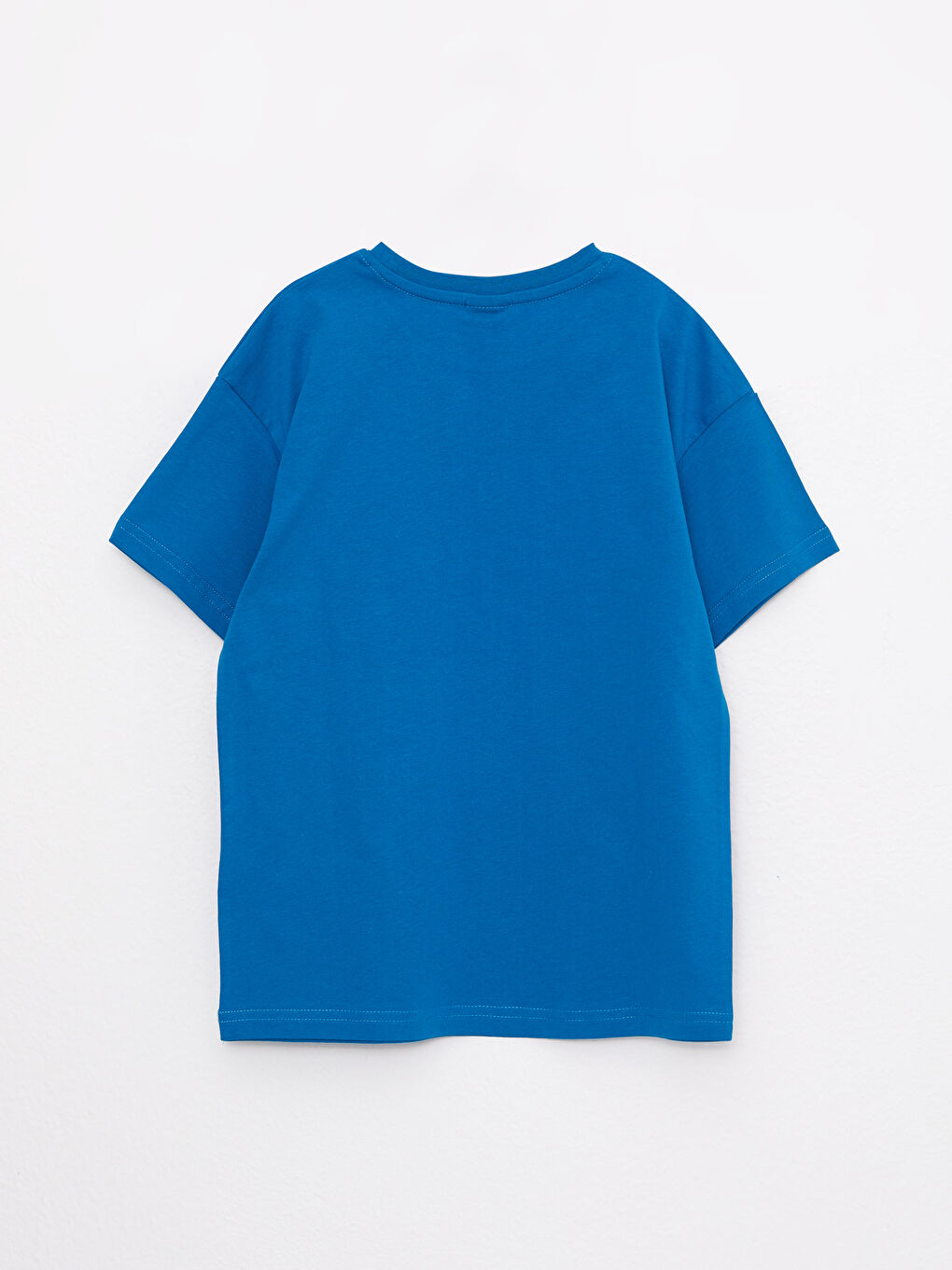 تيشيرت قطن اولاد ياقة دائرية مطبوع ومطرز بترتر على الجانبين كم قصير-3