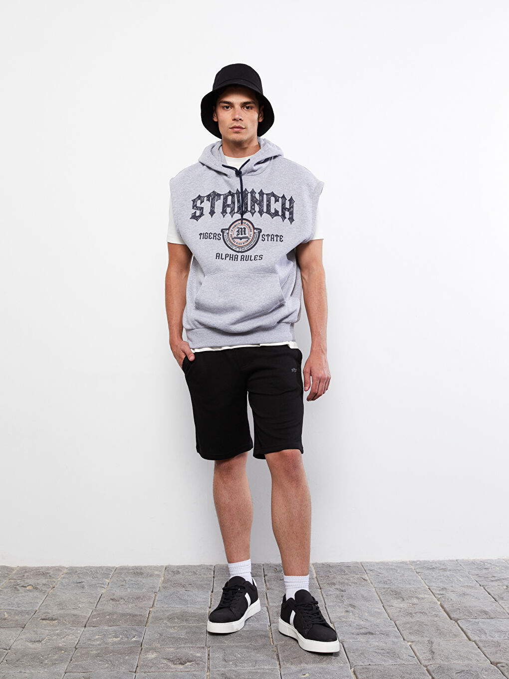 Siyah Standart Kalıp Örme Erkek Şort