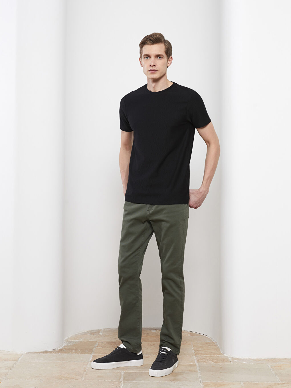 Siyah Bisiklet Yaka Penye Erkek Tişört-2