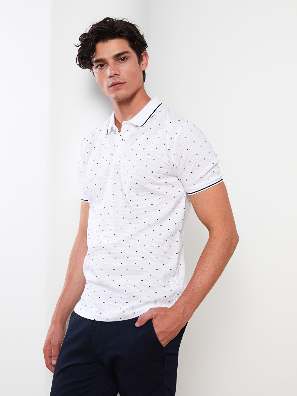 Beyaz Polo Yaka Kısa Kollu Desenli Erkek Tişört-2