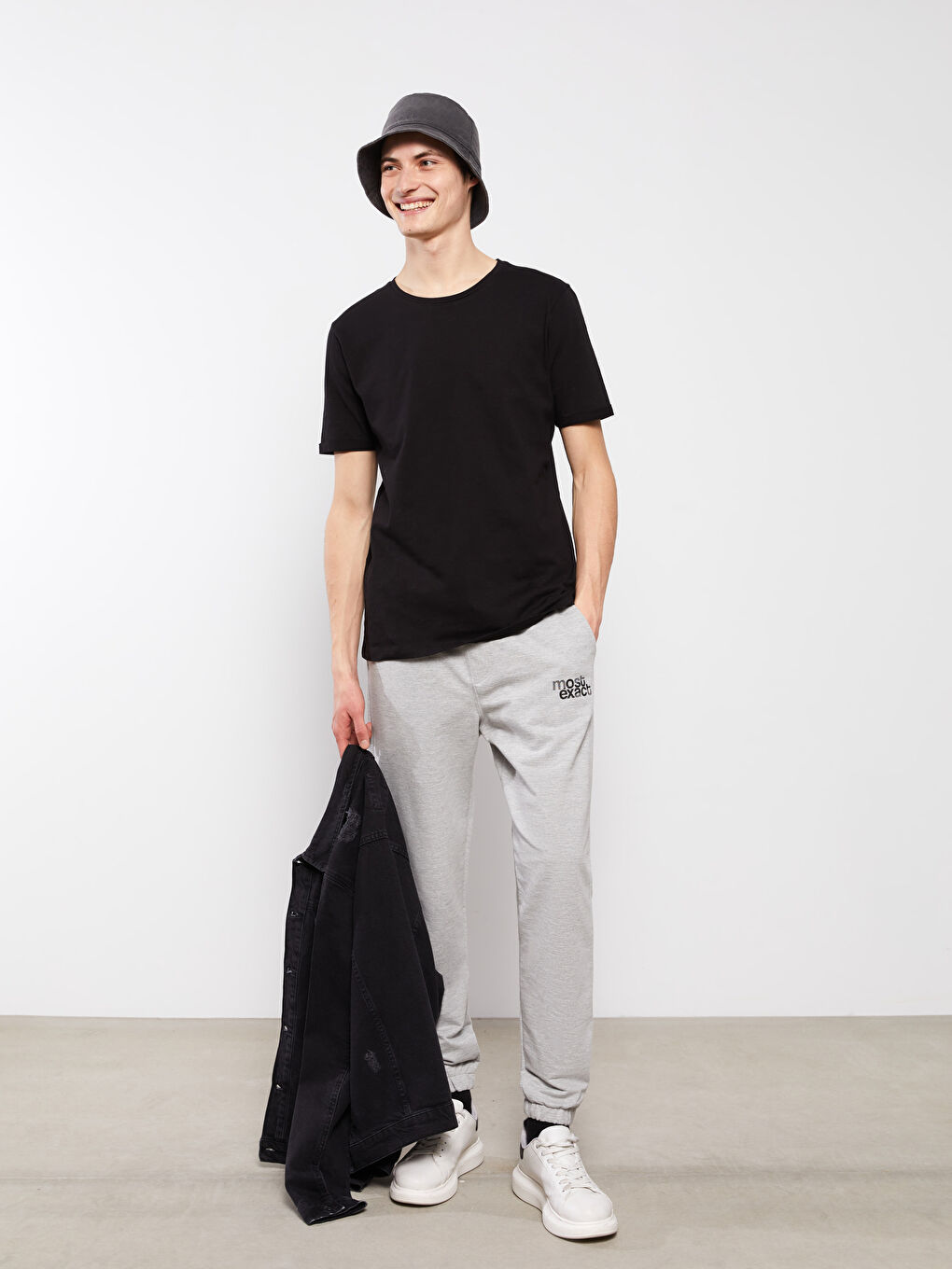 Siyah Bisiklet Yaka Kısa Kollu Basic Penye Erkek Tişört