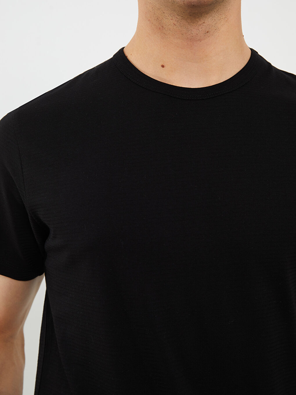 Siyah Bisiklet Yaka Kısa Kollu Basic Penye Erkek Tişört-3