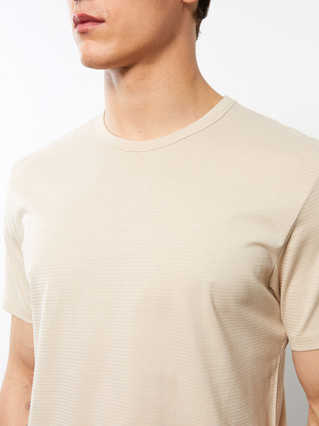 Bej Bisiklet Yaka Kısa Kollu Basic Penye Erkek Tişört-3