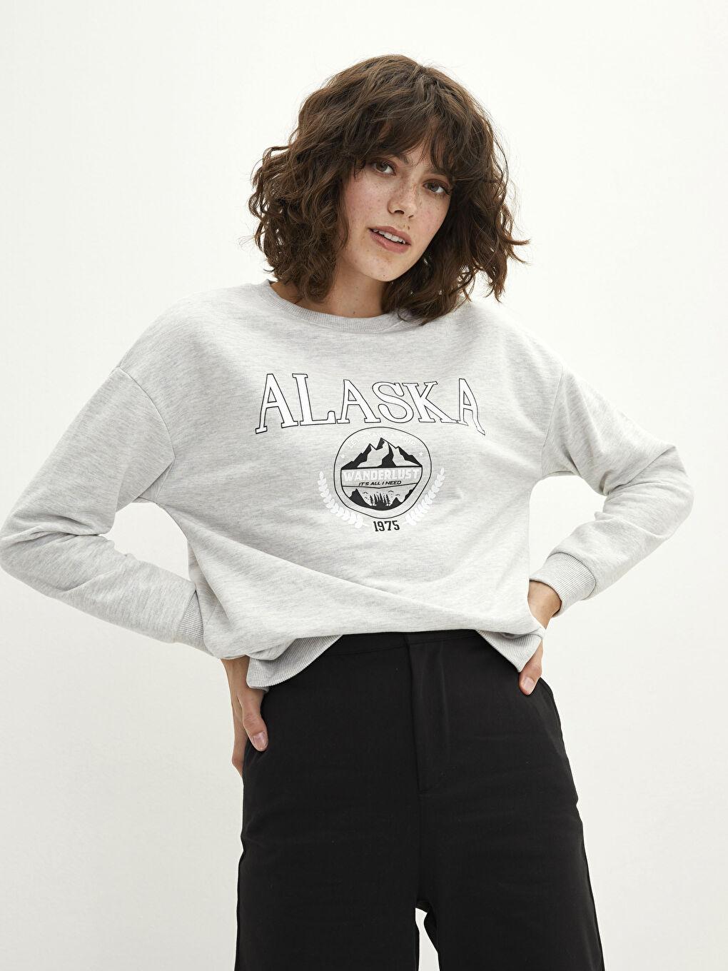 سویتشێرت قۆڵ درێژ چاپکراوی یه‌خه‌ خڕ بۆ ژنان-1