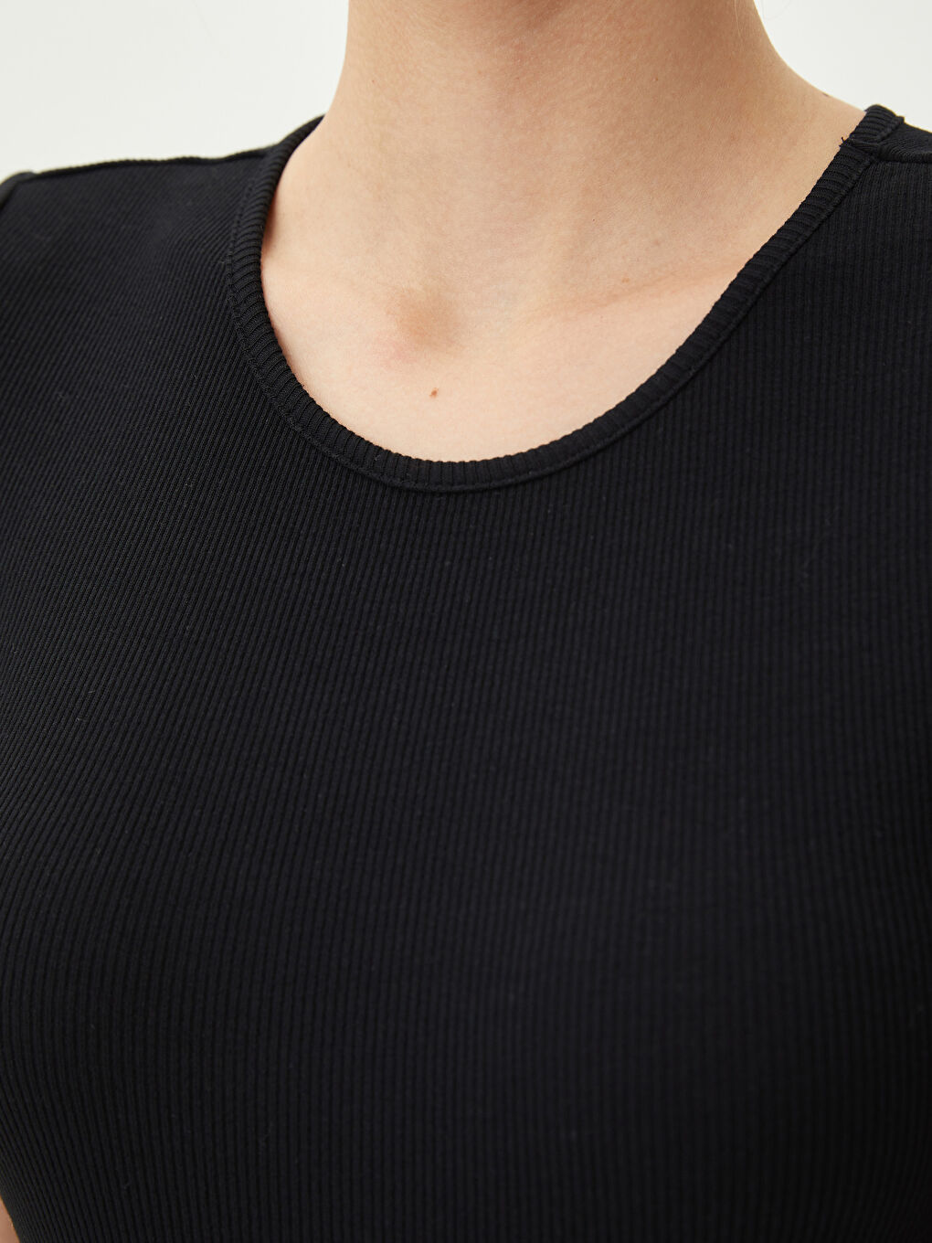 تي شيرت قطن ياقة دائرية مستقيم كم قصير للسيدات-2