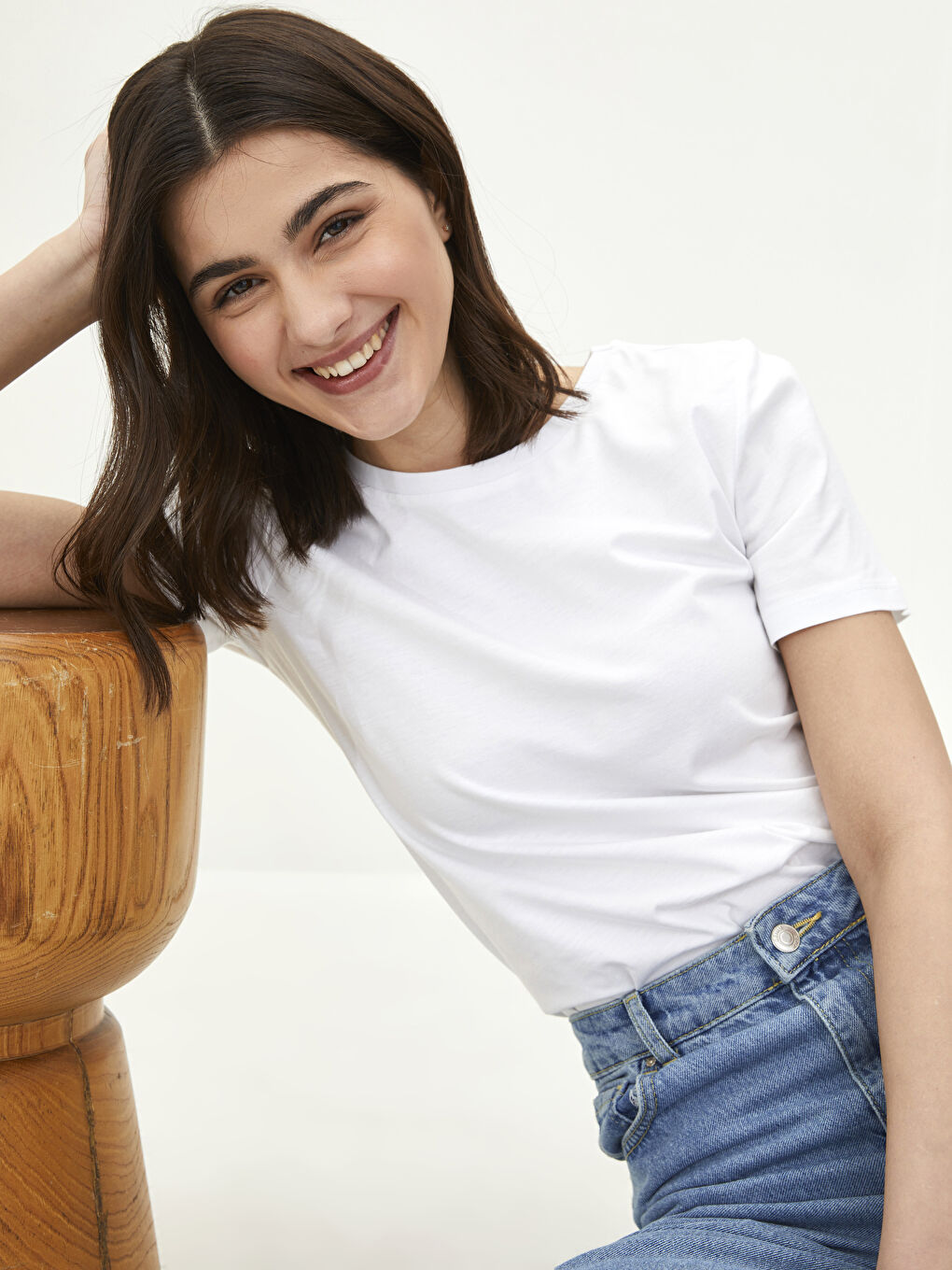 Beyaz Bisiklet Yaka Düz Kısa Kollu Kadın Tişört