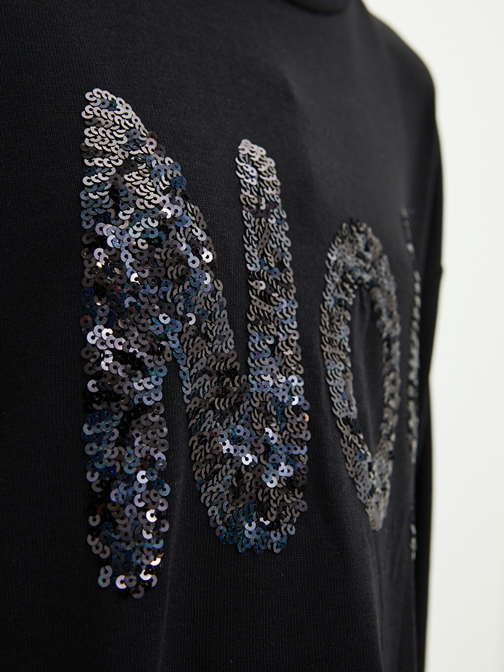 Siyah Bisiklet Yaka Pul Payet İşlemeli Kadın Tişört-2