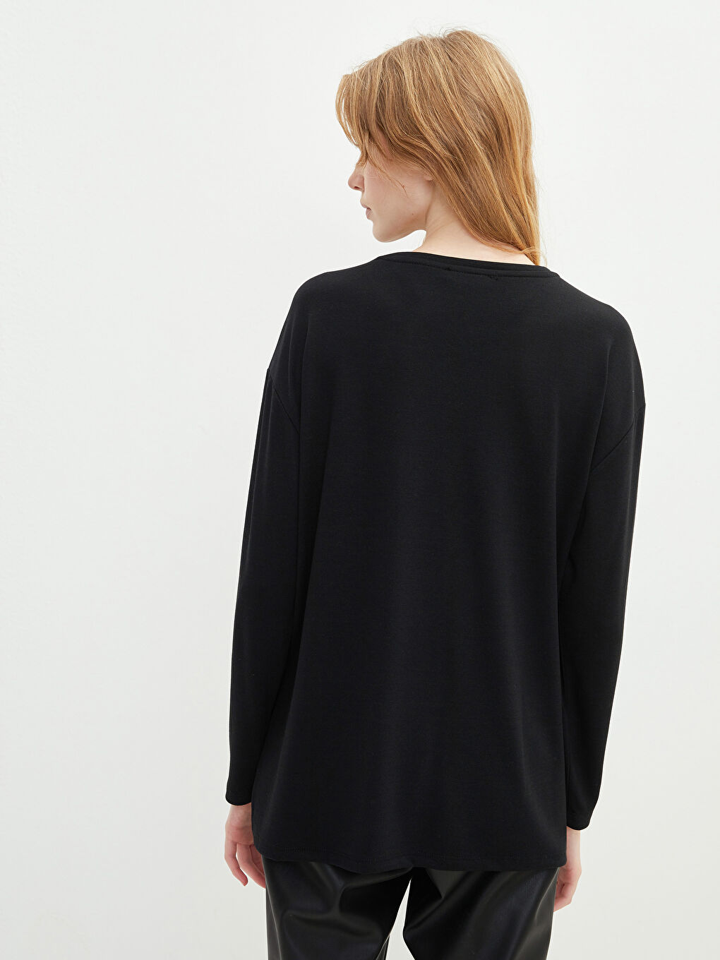 Siyah Bisiklet Yaka Pul Payet İşlemeli Kadın Tişört-4