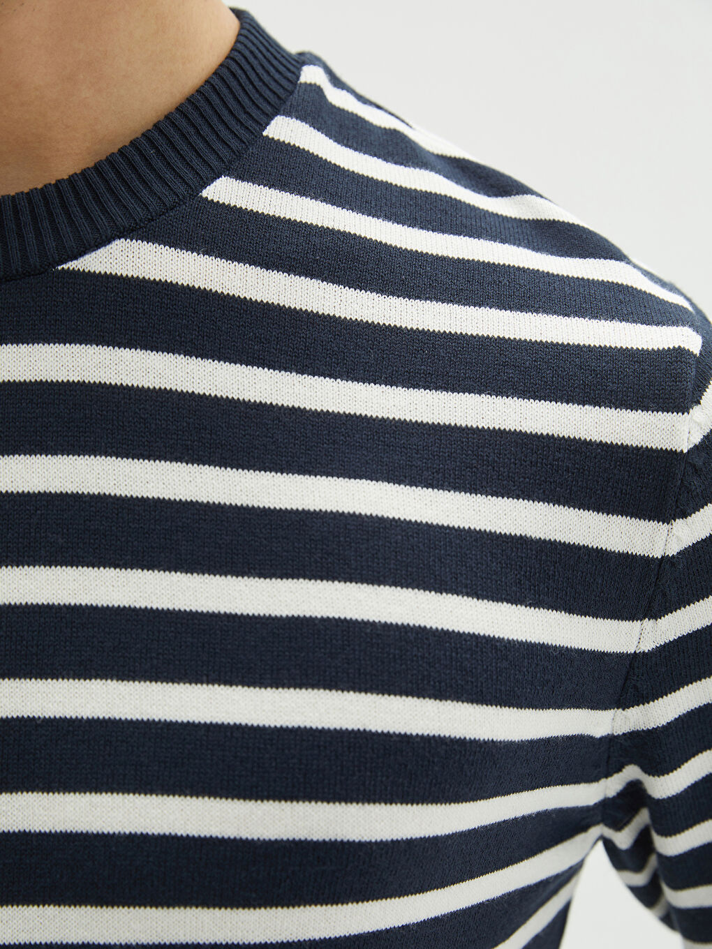 Pull-over en Tricot à Rayures pour Hommes à Col Rond et Manches Longues-3