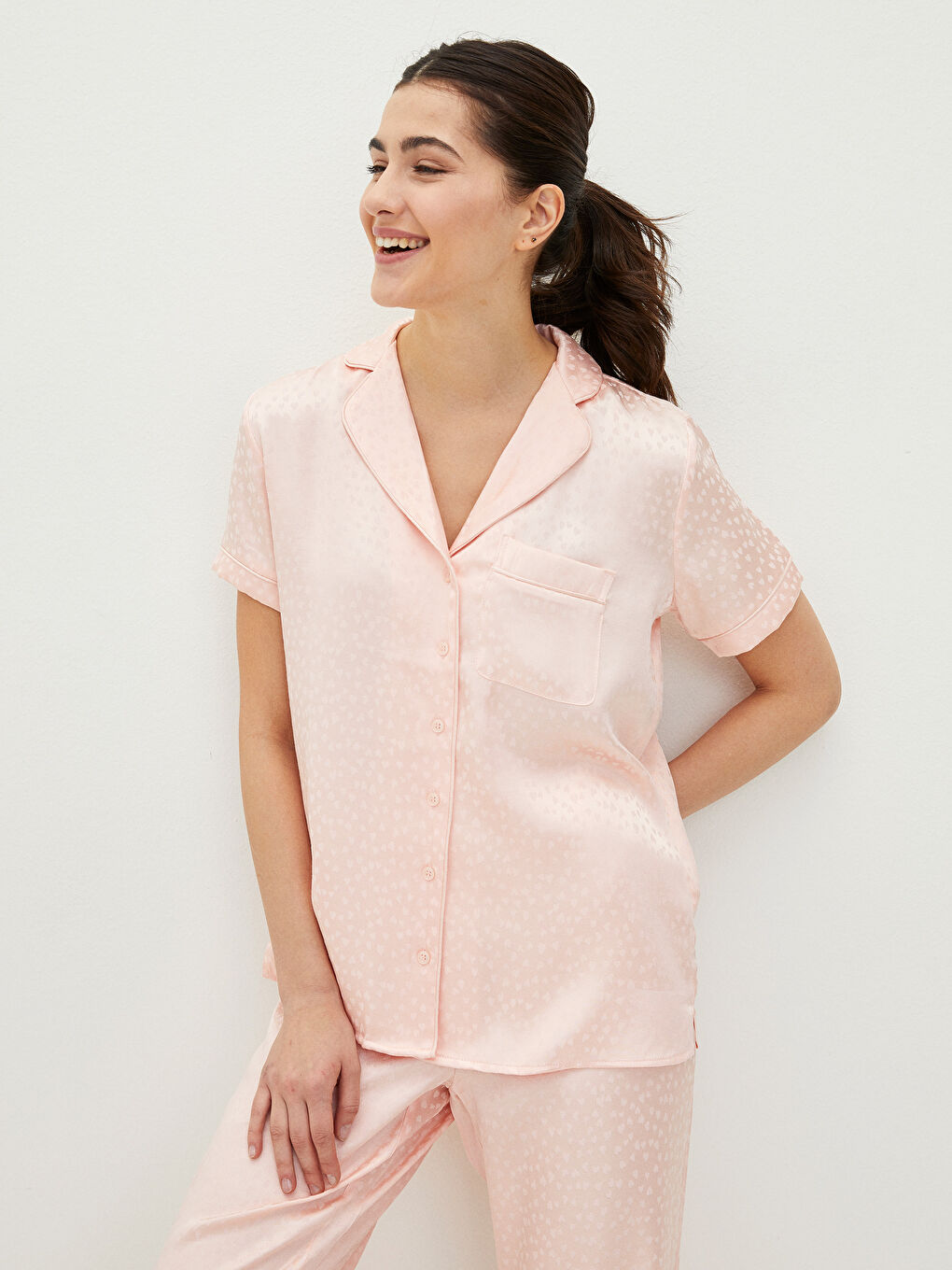 Ensemble de Pyjamas pour Femmes en Satin à Manches Courtes et Imprimé à Col de Chemise-2