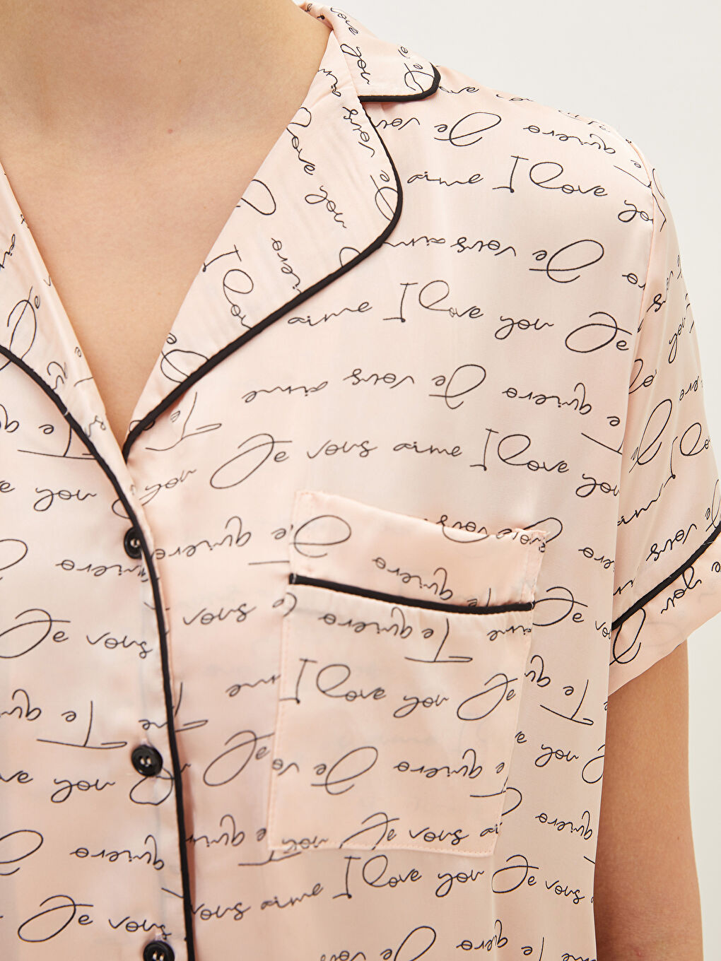 طقم بيجامة ستان كم قصير مطبوع بحروف بياقة قميص للسيدات-5