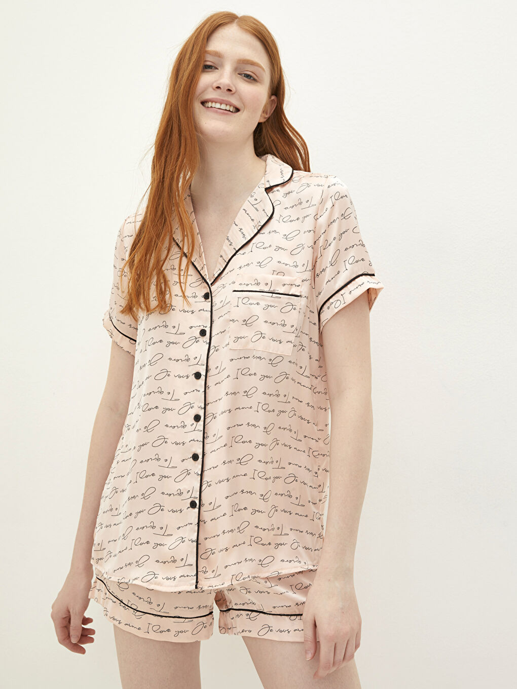 طقم بيجامة ستان كم قصير مطبوع بحروف بياقة قميص للسيدات-2
