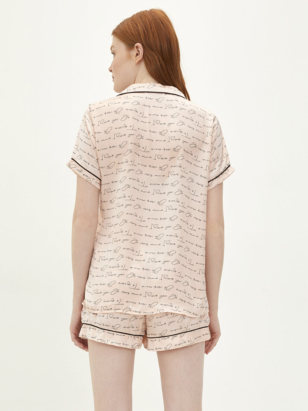 طقم بيجامة ستان كم قصير مطبوع بحروف بياقة قميص للسيدات-8