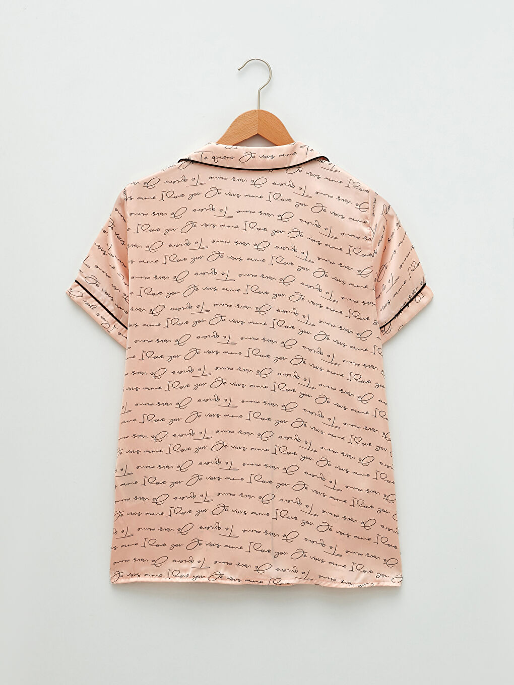 طقم بيجامة ستان كم قصير مطبوع بحروف بياقة قميص للسيدات-12