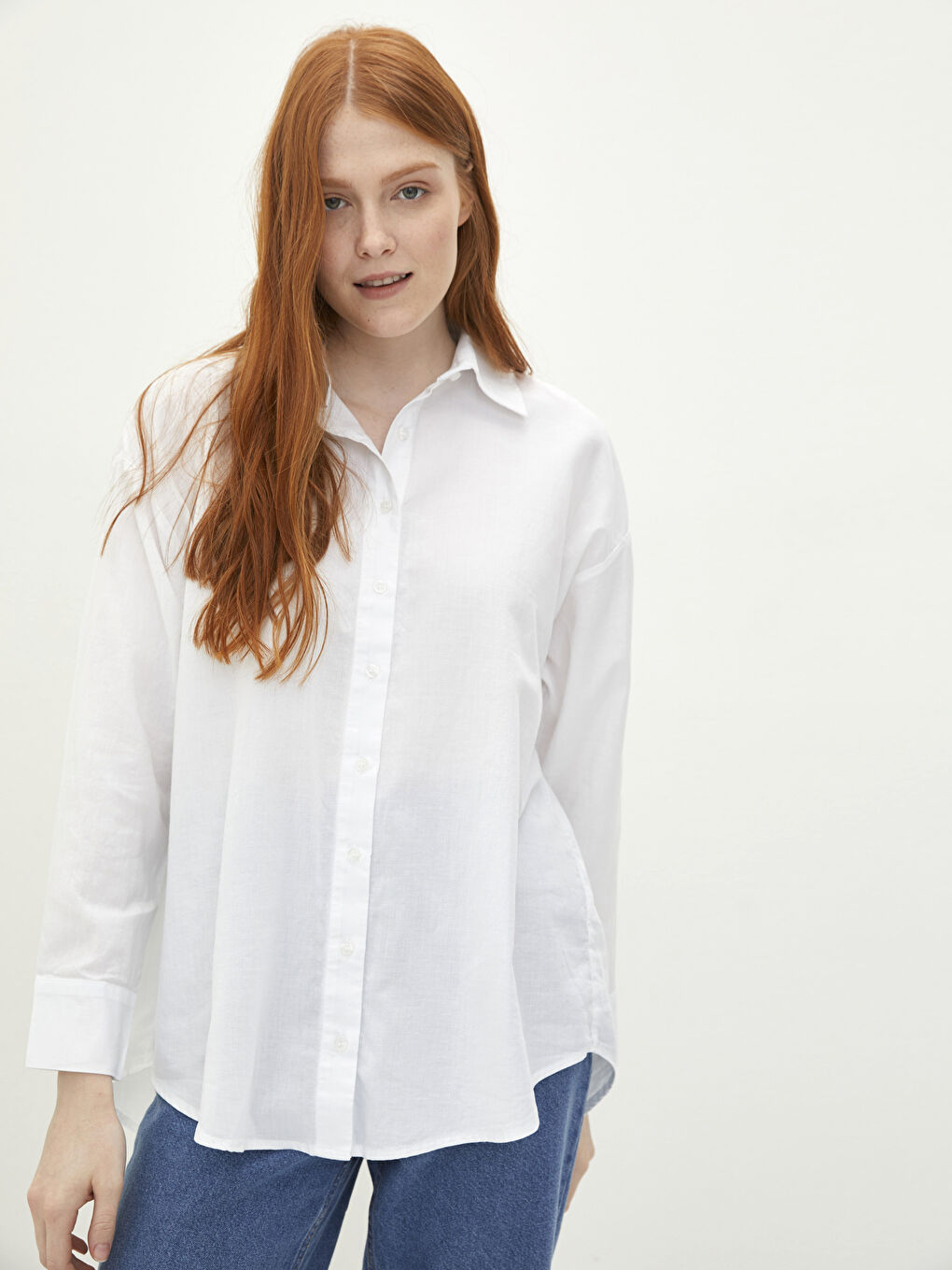 Beyaz Önden Düğme Kapamalı Düz Uzun Kollu Poplin Kadın Gömlek