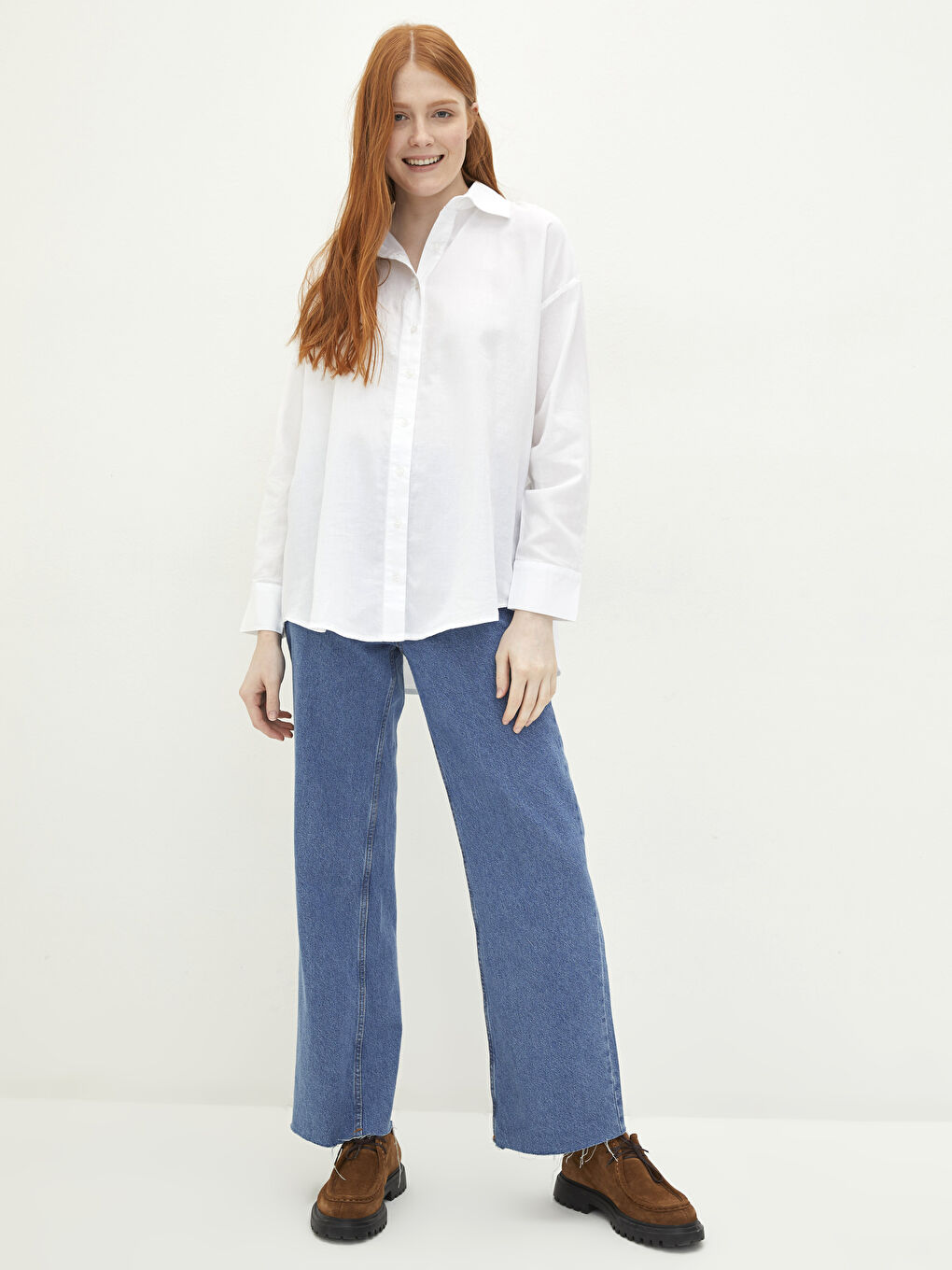 Beyaz Önden Düğme Kapamalı Düz Uzun Kollu Poplin Kadın Gömlek-2