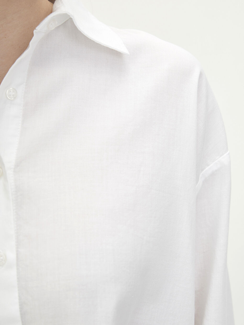 Beyaz Önden Düğme Kapamalı Düz Uzun Kollu Poplin Kadın Gömlek-3