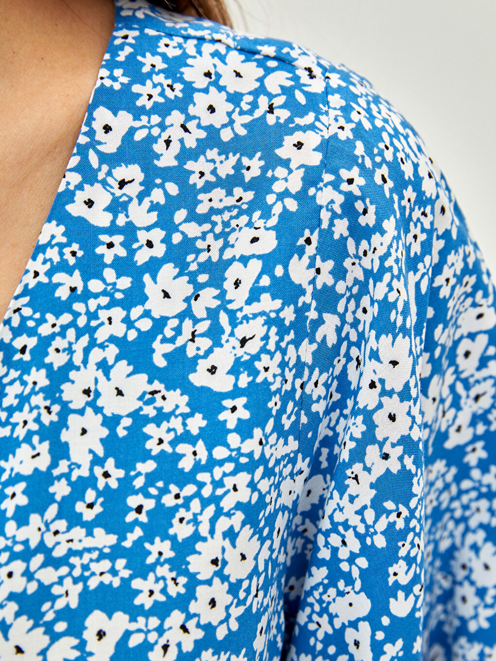 V-Neck Floral Short Sleeve Viscose Women's Blouse-3