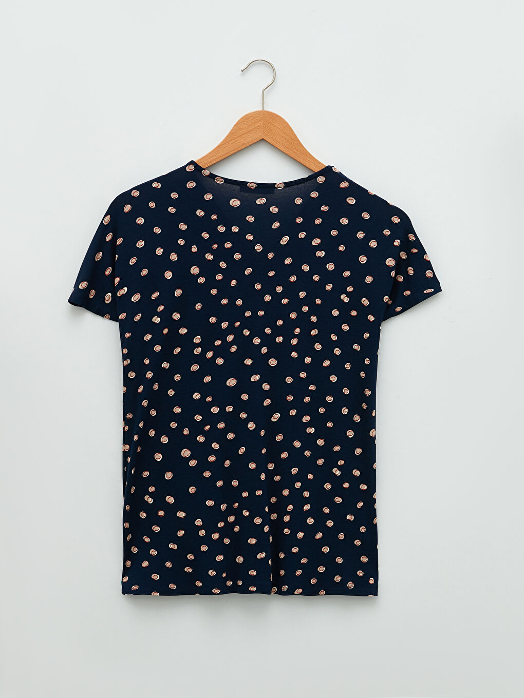 بلوزة نسائية بياقة على شكل حرف V وكم قصير من قماش الكريب ومزخرفة-6