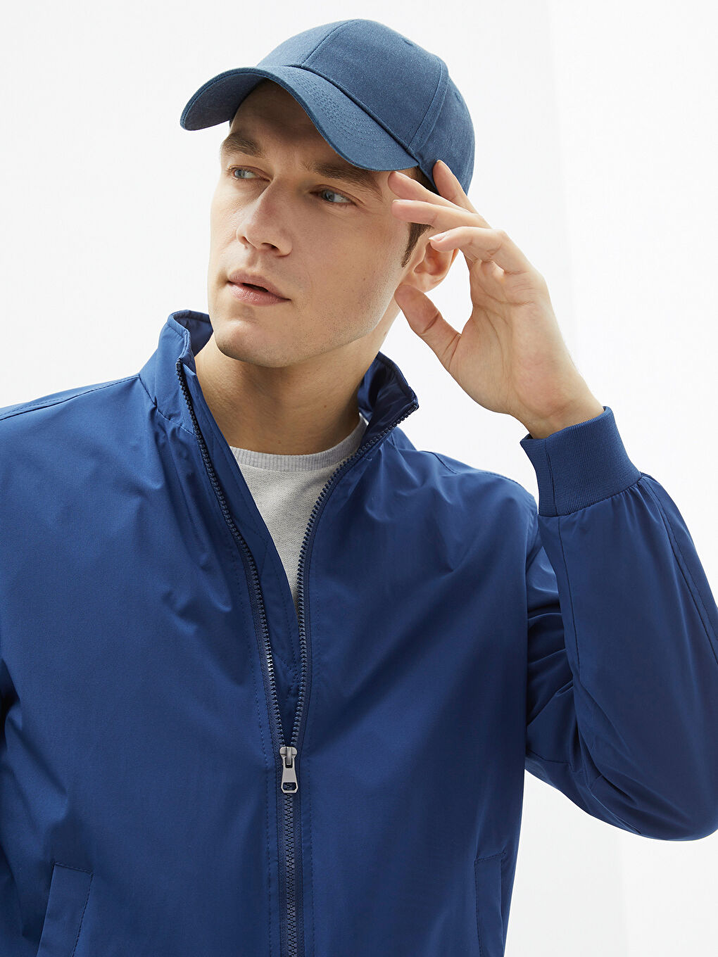 სტანდარტული ჭრა თხელი მამაკაცის კუს საყელო ქურთუკი-1