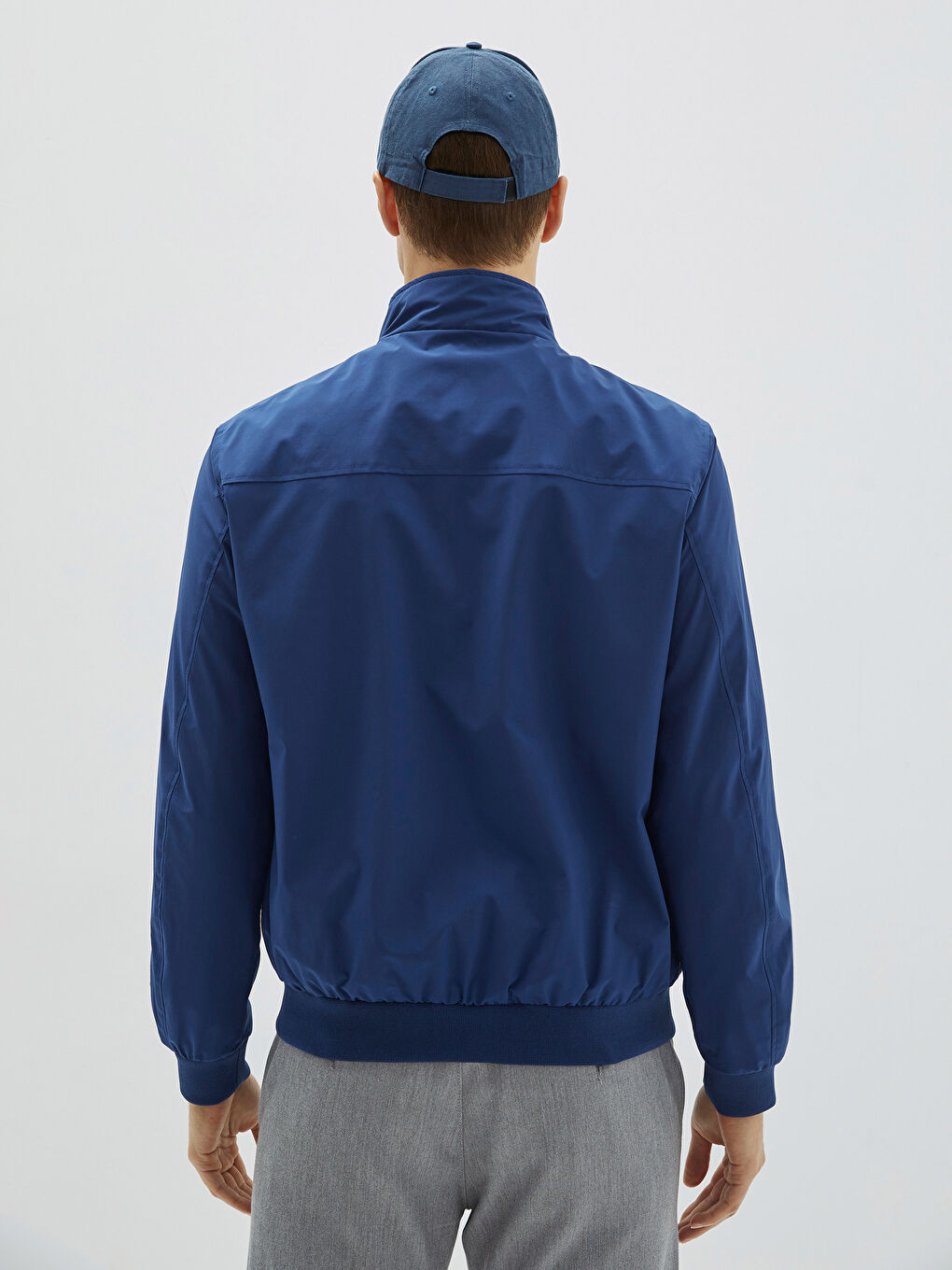 სტანდარტული ჭრა თხელი მამაკაცის კუს საყელო ქურთუკი-4